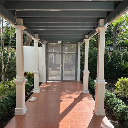 Baan Debtida Hotell Bangkok Exteriör bild
