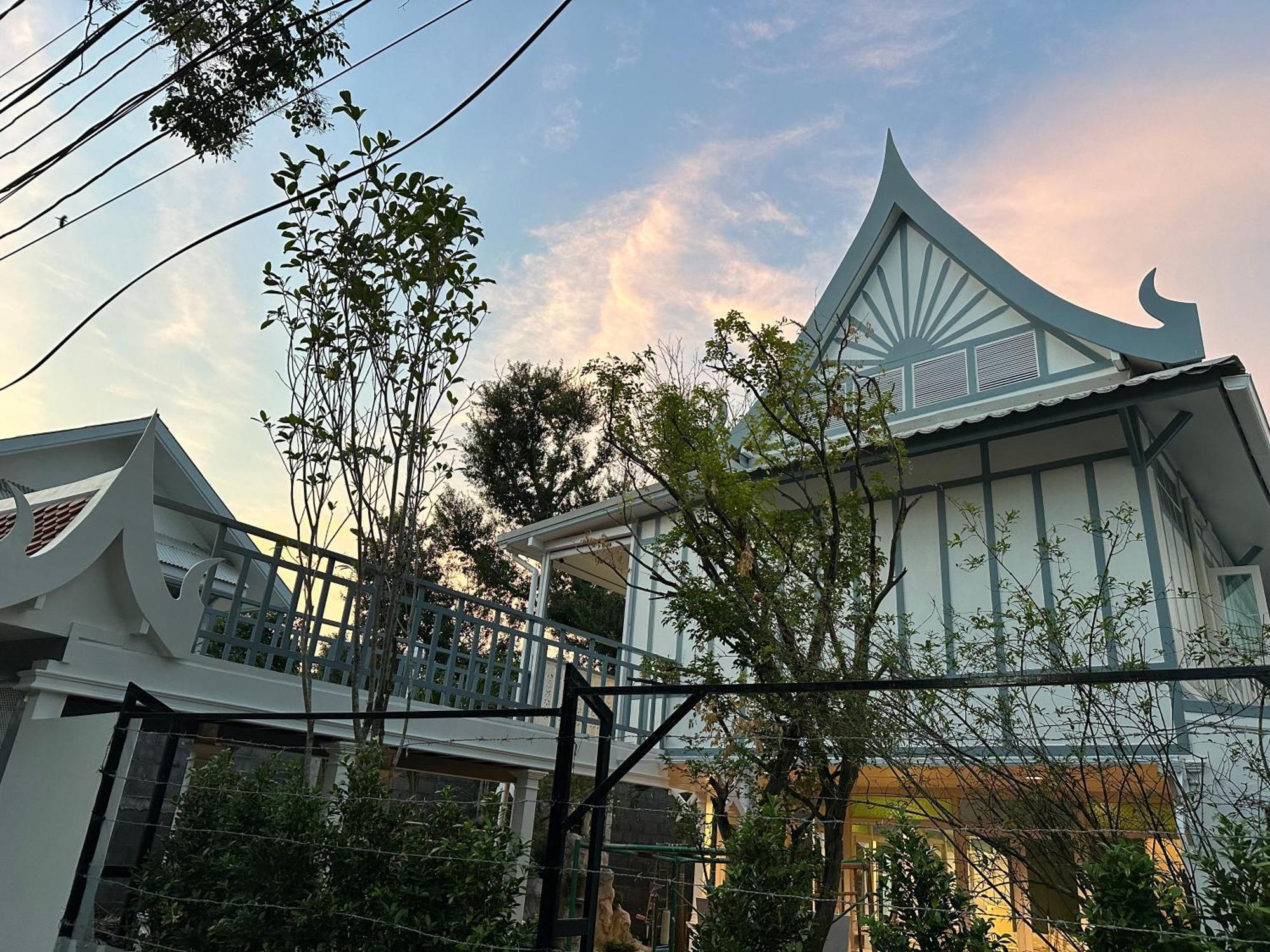 Baan Debtida Hotell Bangkok Exteriör bild