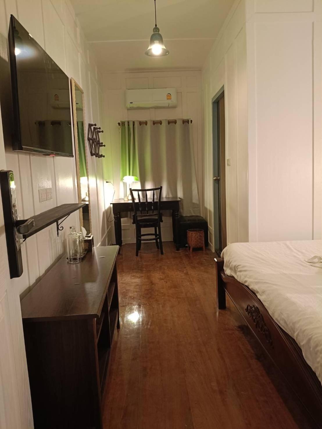 Baan Debtida Hotell Bangkok Exteriör bild