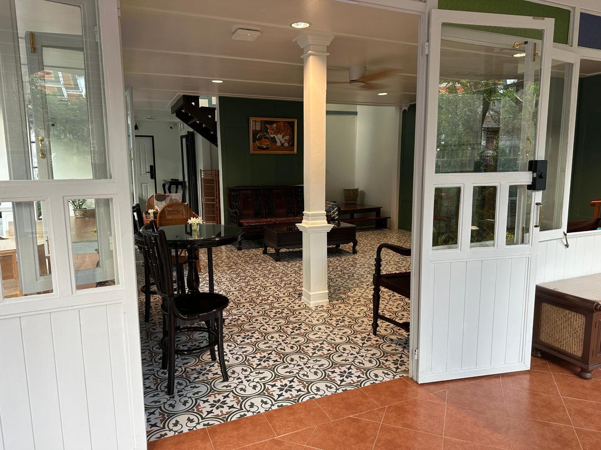 Baan Debtida Hotell Bangkok Exteriör bild