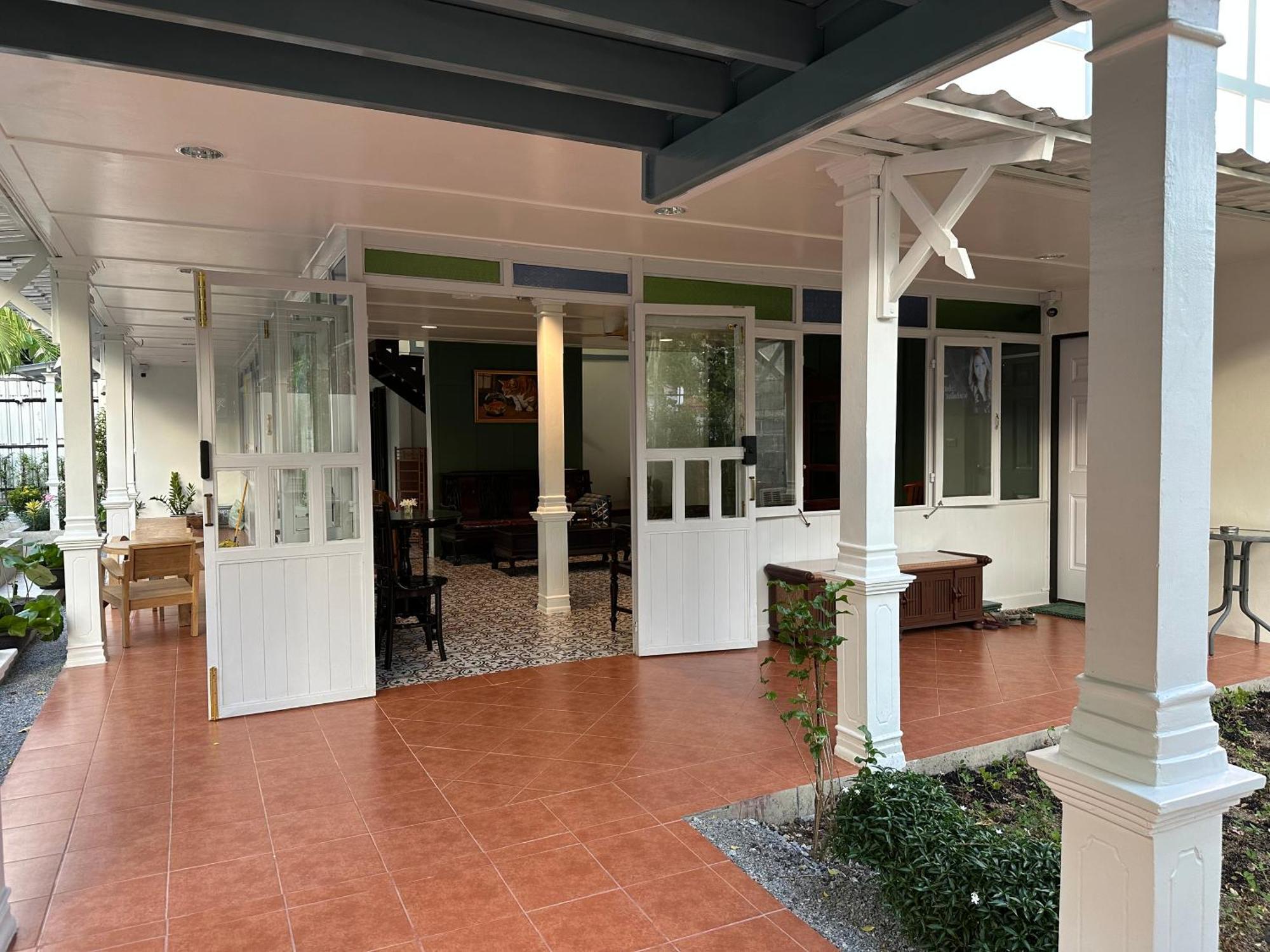 Baan Debtida Hotell Bangkok Exteriör bild