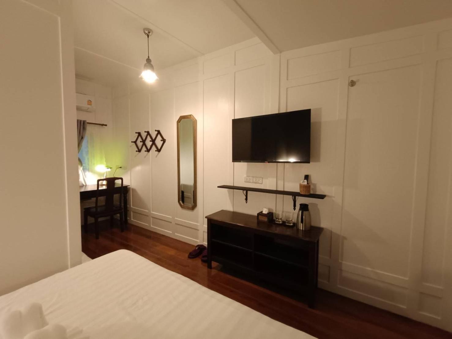 Baan Debtida Hotell Bangkok Exteriör bild
