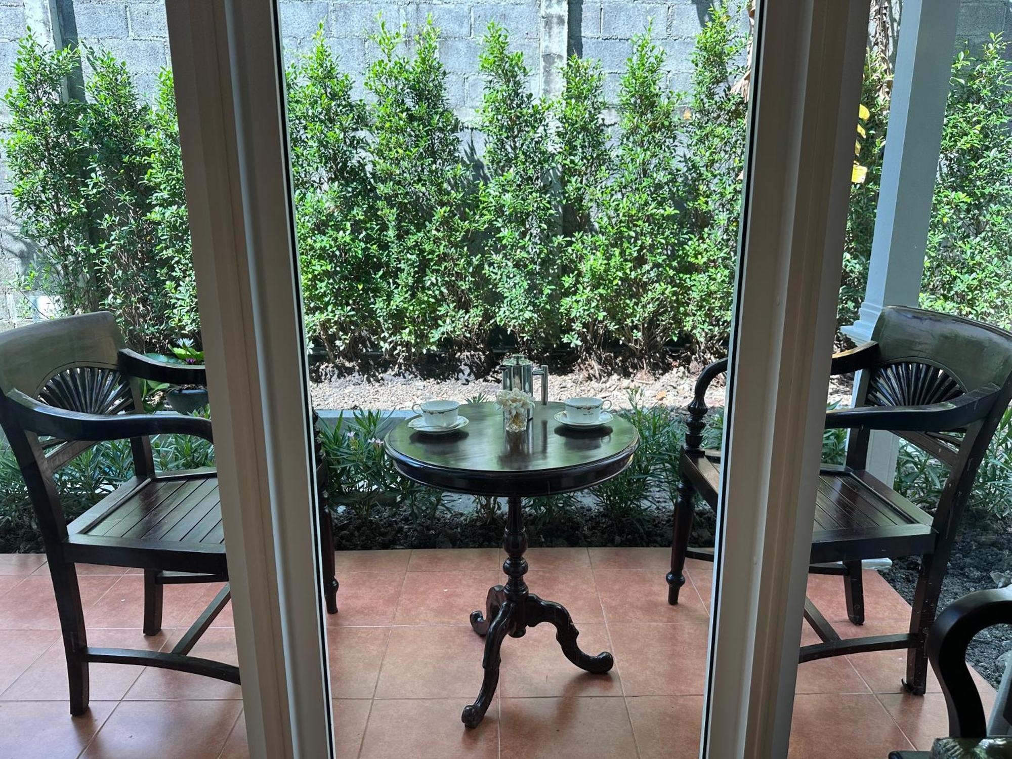 Baan Debtida Hotell Bangkok Exteriör bild