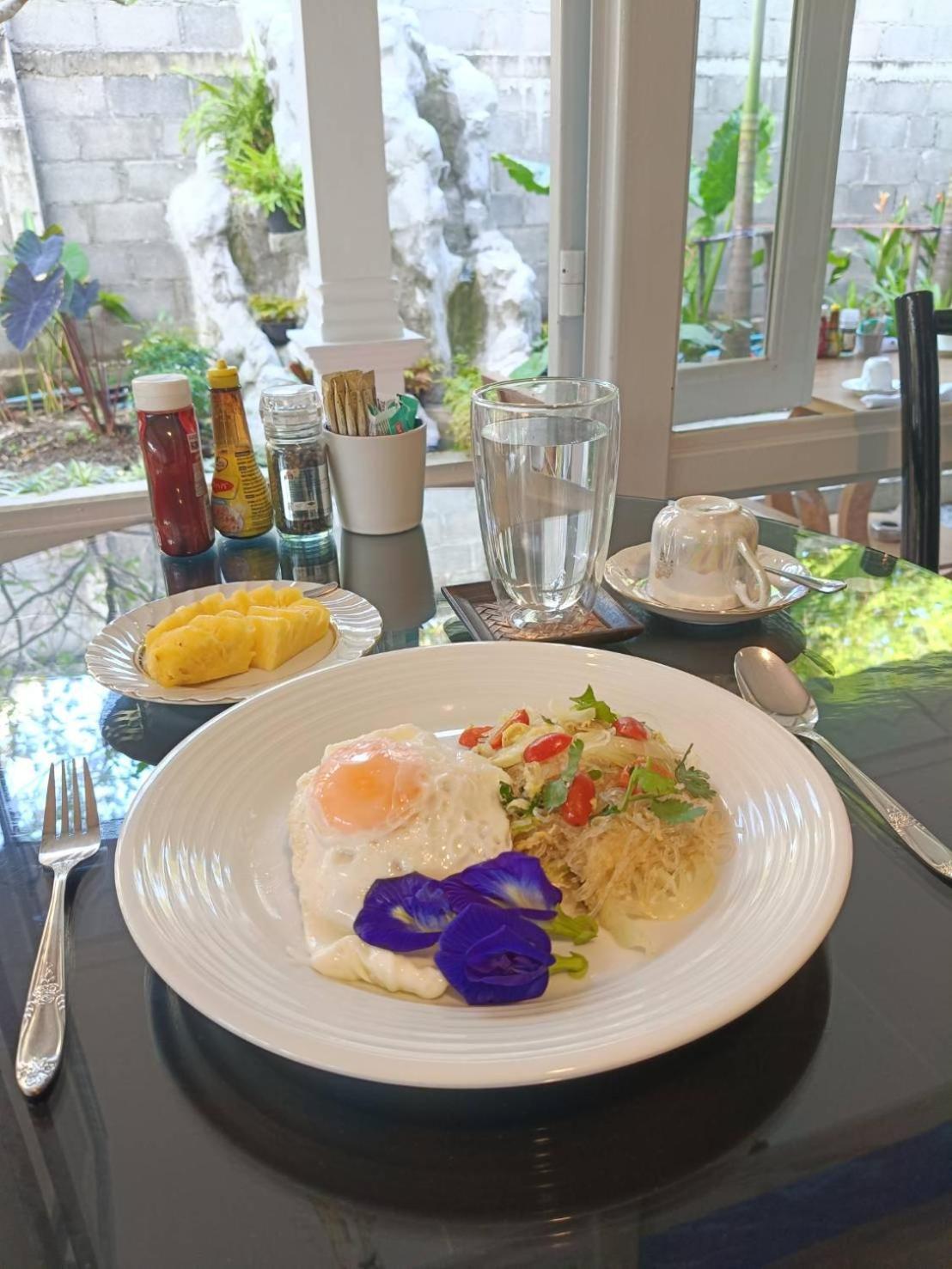 Baan Debtida Hotell Bangkok Exteriör bild
