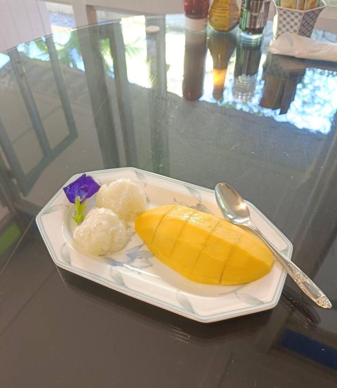 Baan Debtida Hotell Bangkok Exteriör bild